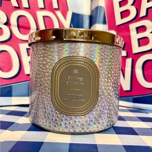 Falling flurries 3 Wick Candle White Barn Bath & Body Works NEW Decorative lid